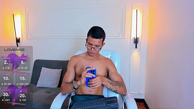 Paradise boy s online show from February 12, 6:14 pm