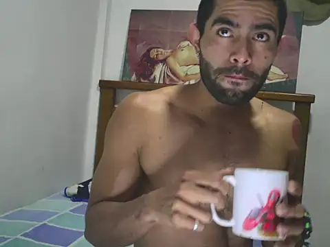 Snapshot of hideonbush051 chatting on October 14, 11:39 am hideonbush051 online show from October 14, 11:39 am