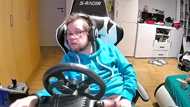 larsgessner30 online show from October 26, 9:50 pm