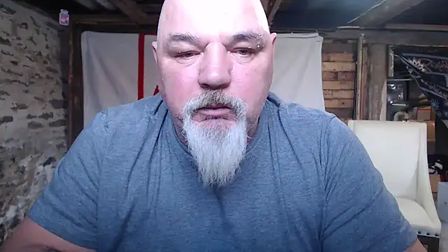 Newfiesausage1972 online show from February 16, 4:16 pm