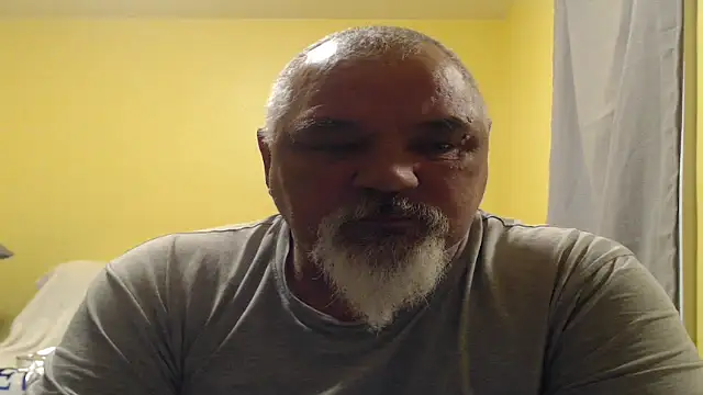 Newfiesausage1972 online show from November 10, 10:04 pm