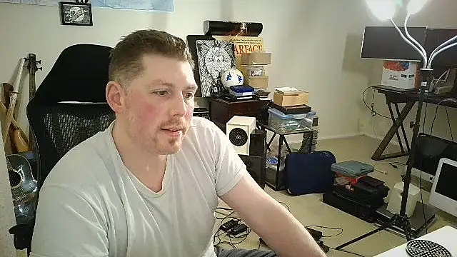 Snapshot of Rock_Pierce chatting on October 21, 6:49 am Rock Pierce online show from October 21, 6:49 am