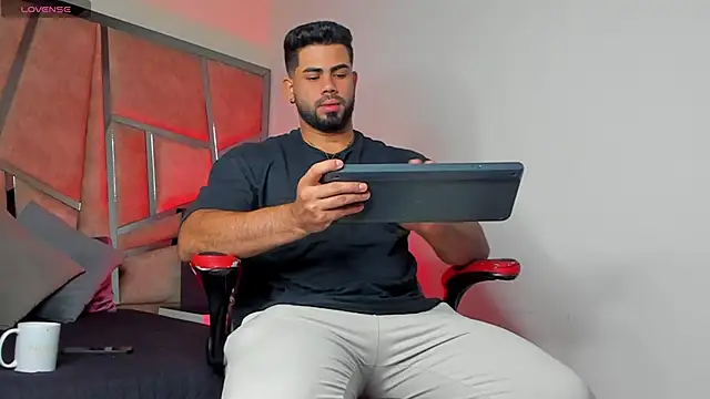 noah crux online show from December 13, 12:17 pm