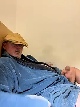 Snapshot of oldenglishguy chatting on October 22, 9:29 pm oldenglishguy online show from October 22, 9:29 pm