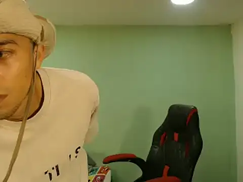 danielitopapuu online show from December 5, 1:56 am