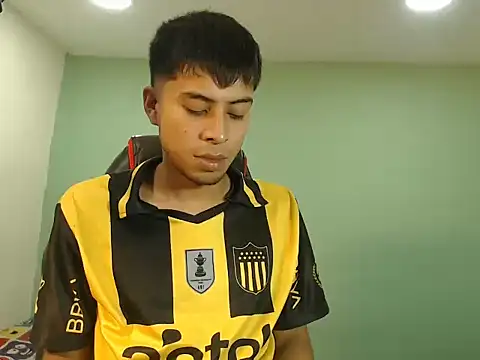 danielitopapuu online show from December 17, 4:53 am