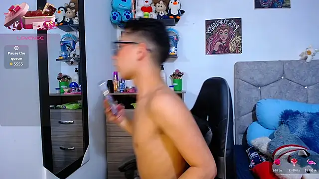 OwenBluee online show from February 18, 6:44 am