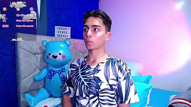 OwenBluee online show from February 25, 4:03 am