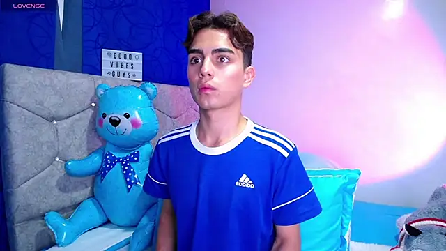 OwenBluee online show from February 26, 3:32 am