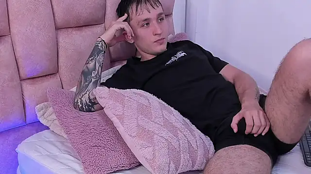 Dylanwhite23  online show from March 16, 10:31 pm