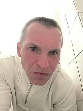 AttractiveSilk5 online show from April 23, 9:39 pm