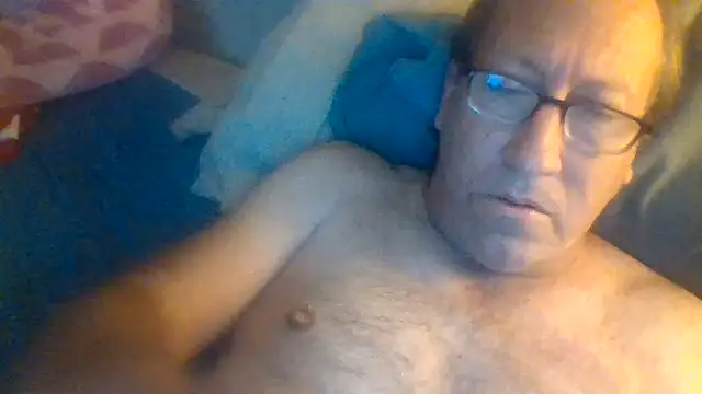 Snapshot of hornyrich69 chatting on December 31, 6:48 am hornyrich69 online show from December 31, 6:48 am