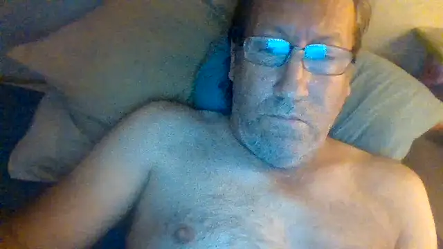 Snapshot of hornyrich69 chatting on September 22, 4:23 am hornyrich69 online show from September 22, 4:23 am