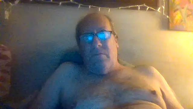 Snapshot of hornyrich69 chatting on January 11, 5:52 am hornyrich69 online show from January 11, 5:52 am