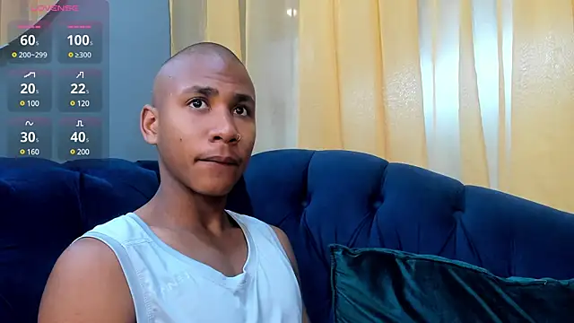 Ethan Fox11 online show from December 4, 2:26 pm