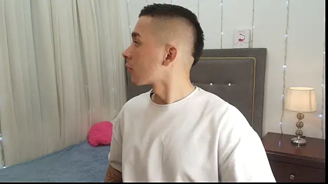 andeerr  online show from March 15, 8:43 pm