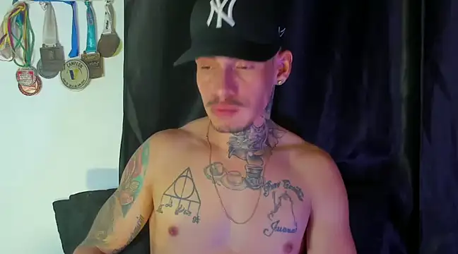 Snapshot of zyongracia chatting on December 31, 11:28 pm zyongracia online show from December 31, 11:28 pm