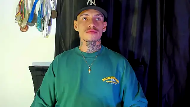 Snapshot of zyongracia chatting on February 14, 11:53 am zyongracia online show from February 14, 11:53 am