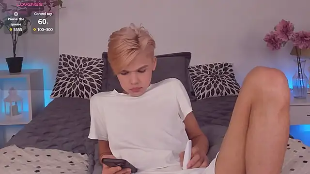 Felix Rey online show from February 4, 1:23 am