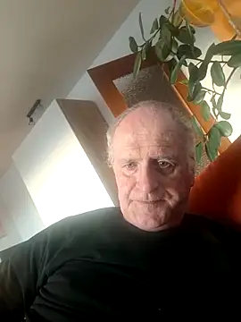 Snapshot of Milkasahne64 chatting on September 29, 4:36 pm Milkasahne64 online show from September 29, 4:36 pm