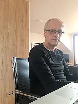 Snapshot of Milkasahne64 chatting on September 24, 10:25 am Milkasahne64 online show from September 24, 10:25 am