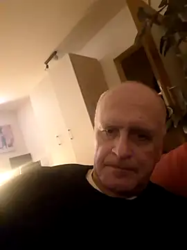 Snapshot of Milkasahne64 chatting on October 23, 5:27 pm Milkasahne64 online show from October 23, 5:27 pm