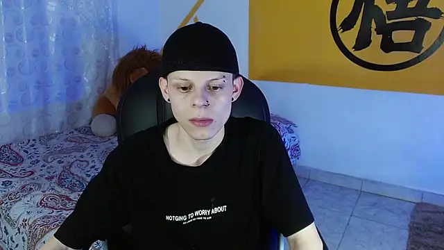 Snapshot of Matthew_Boy_ chatting on December 12, 5:42 am Matthew Boy  online show from December 12, 5:42 am