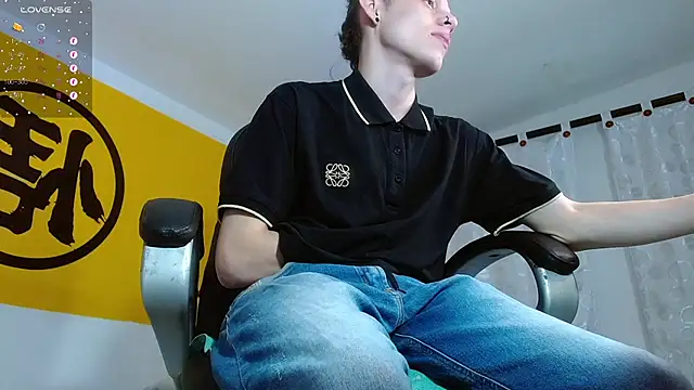 Snapshot of Matthew_Boy_ chatting on February 23, 4:33 am Matthew Boy  online show from February 23, 4:33 am