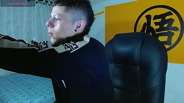 Snapshot of Matthew_Boy_ chatting on February 17, 1:31 pm Matthew Boy  online show from February 17, 1:31 pm