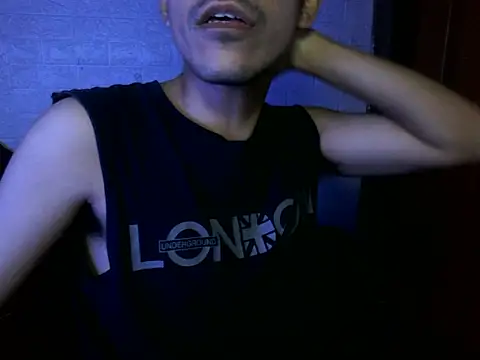 cloudyth1994 online show from November 17, 12:46 am