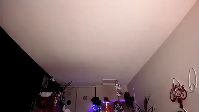 Snapshot of leatherz69 chatting on December 29, 4:27 am leatherz69 online show from December 29, 4:27 am