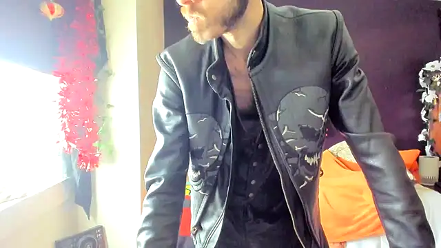Snapshot of leatherz69 chatting on March 3, 5:34 pm leatherz69 online show from March 3, 5:34 pm