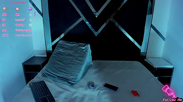 Piggy Eddy online show from November 8, 9:07 pm