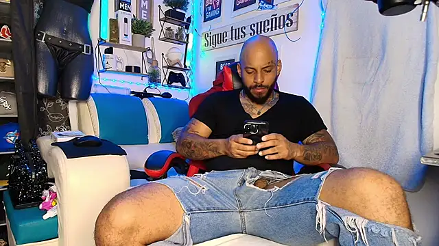 Leenar Key online show from March 21, 3:05 pm