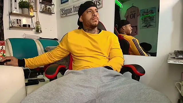 Leenar Key online show from December 3, 10:54 am