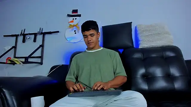 Rob saenz  online show from December 11, 2:43 am