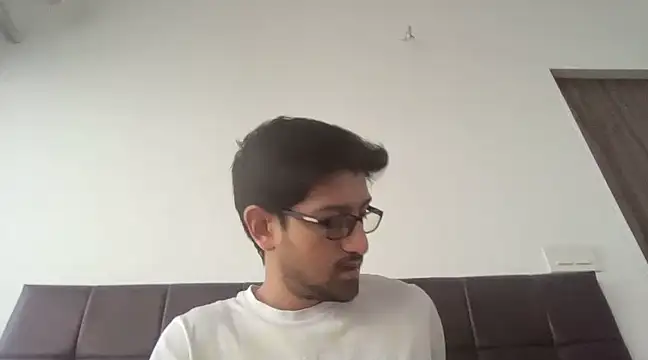 Snapshot of arjun_077 chatting on December 26, 11:10 am arjun 077 online show from December 26, 11:10 am