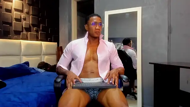 Logan Varela online show from December 26, 9:15 pm