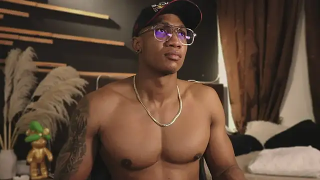 Logan Varela online show from February 1, 12:07 am