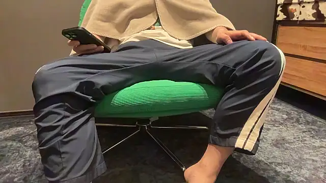 atom0407 online show from April 30, 7:15 am