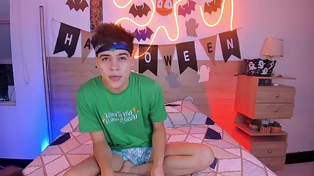 Snapshot of justinbiler chatting on October 24, 12:40 pm justinbiler online show from October 24, 12:40 pm