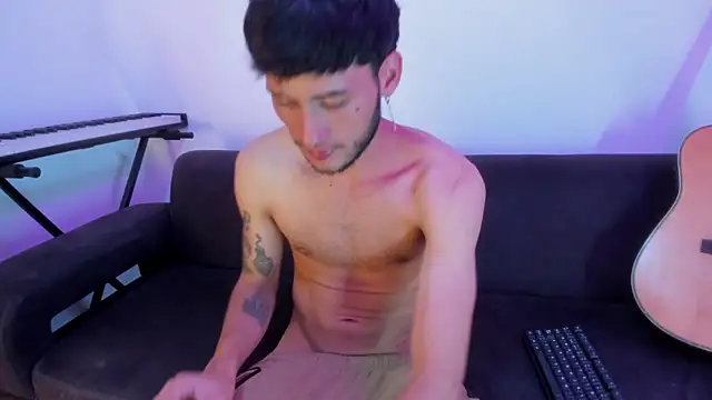 Henrikk senn online show from November 11, 11:54 pm