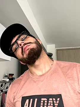 thomas gun online show from December 5, 4:03 pm