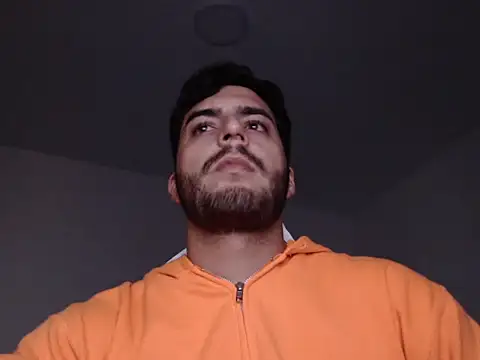 Snapshot of thomas_gun chatting on October 26, 2:02 am thomas gun online show from October 26, 2:02 am