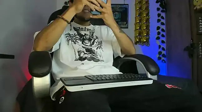 mikee scooth online show from December 2, 4:51 pm