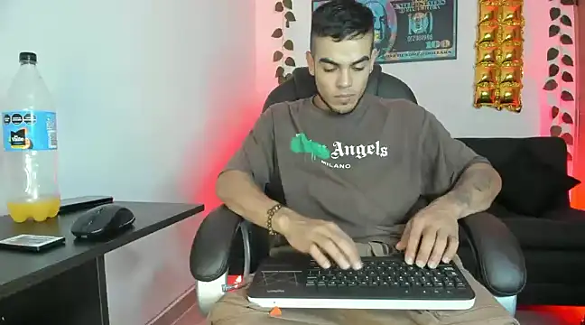 mikee scooth online show from December 28, 4:19 am