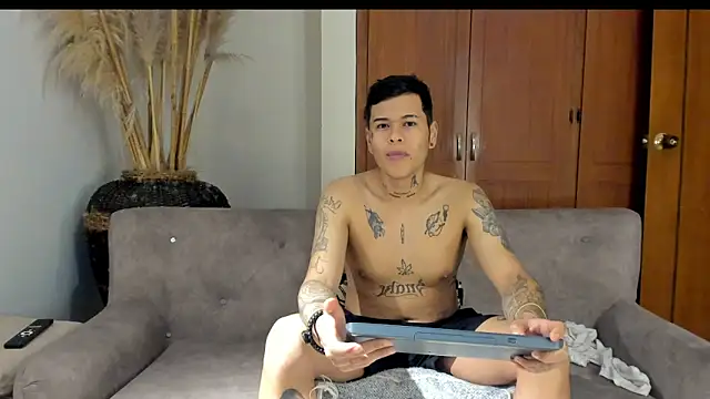 jamesinked  online show from December 19, 1:35 am