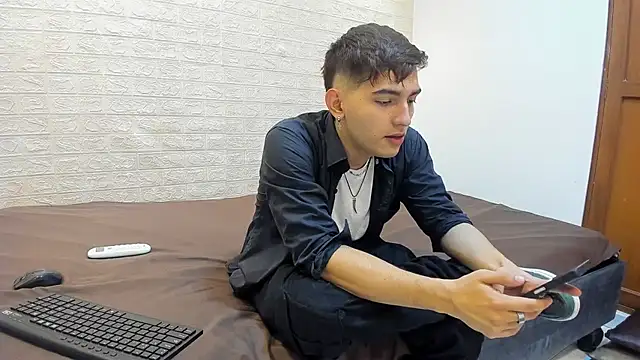 DiegoRogue  online show from December 18, 1:12 pm