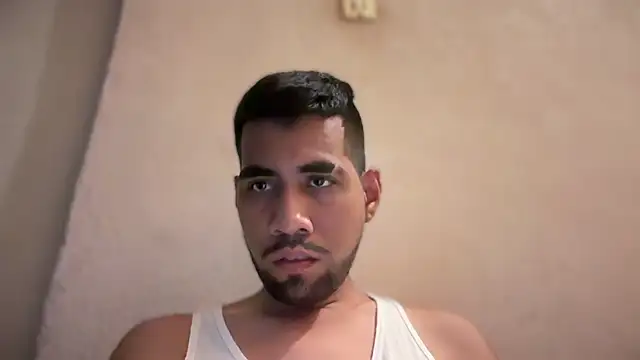 Snapshot of EnriquePersian197 chatting on February 12, 9:01 pm EnriquePersian197 online show from February 12, 9:01 pm