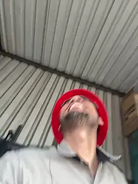 Snapshot of EnriquePersian197 chatting on March 6, 3:35 pm EnriquePersian197 online show from March 6, 3:35 pm